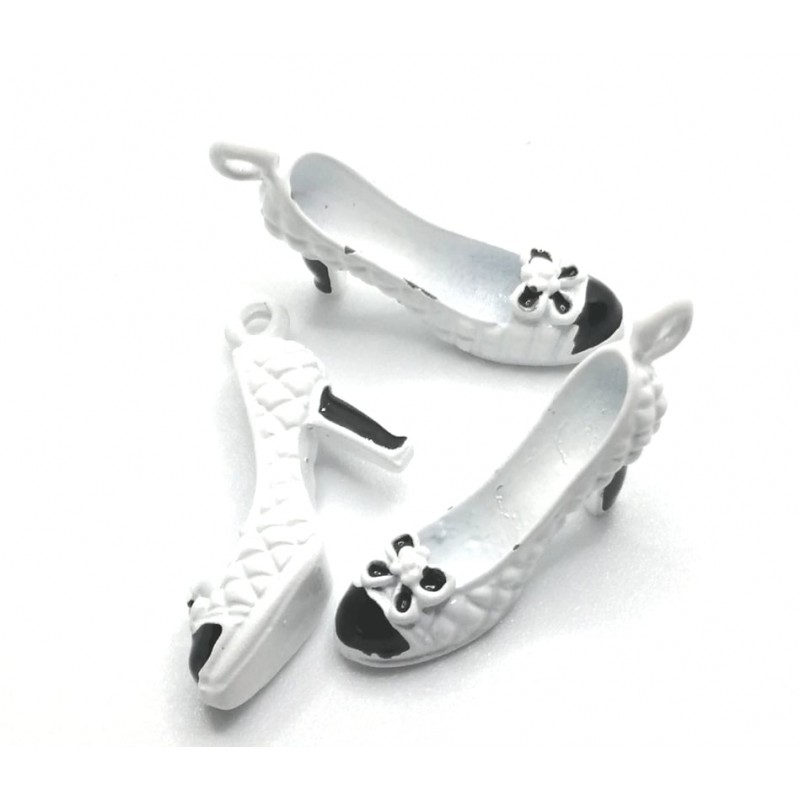 Enameled slippry pendant - 20x18 mm - 1 piece
