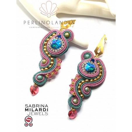 Orecchini soutache - perno acciaio e cuoricino Swarovski pendente